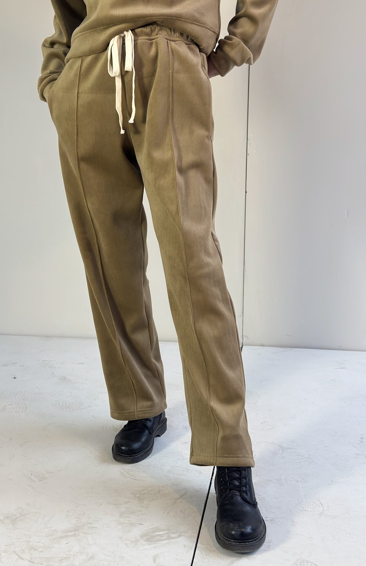 Stretchable Corduroy Pants (Gold)