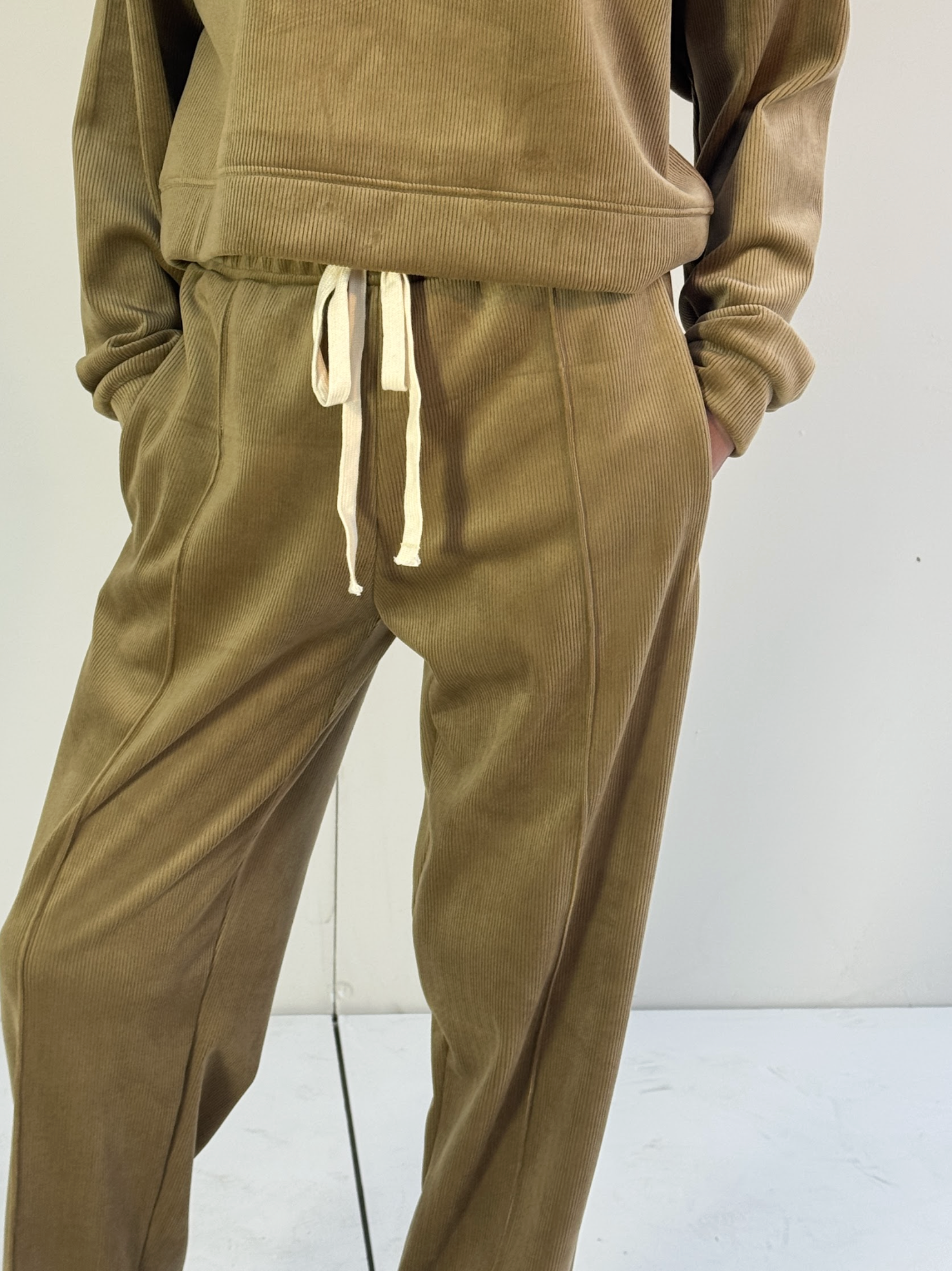 Stretchable Corduroy Pants (Gold)